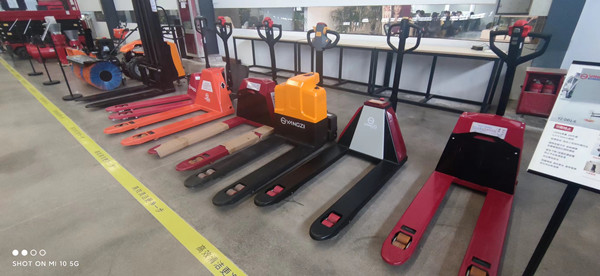 電動(dòng)叉車(chē)廠家行業(yè)發(fā)展與前景