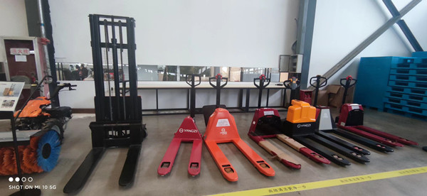  倉(cāng)庫(kù)如何選購(gòu)電動(dòng)叉車？