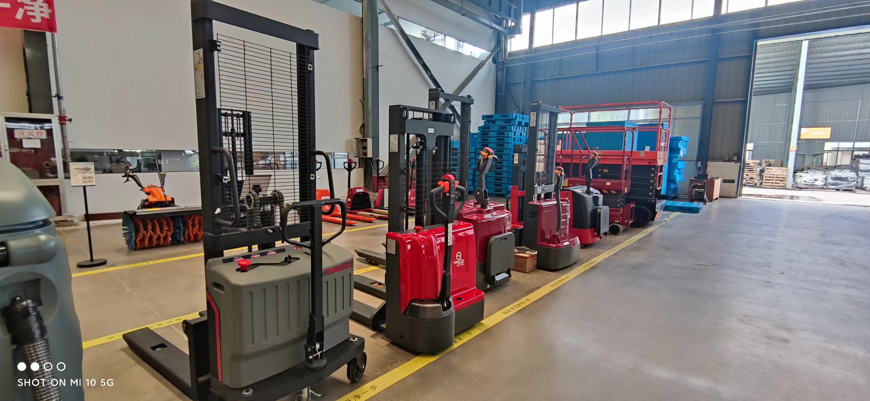 揚(yáng)子堆高車(chē)教你堆垛機(jī)漏油怎么處理